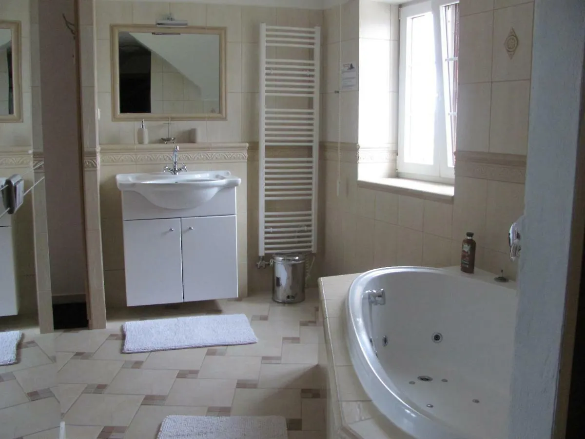 Sindleruv Dvur Hotel Krmelin 0*,  Czech Republic